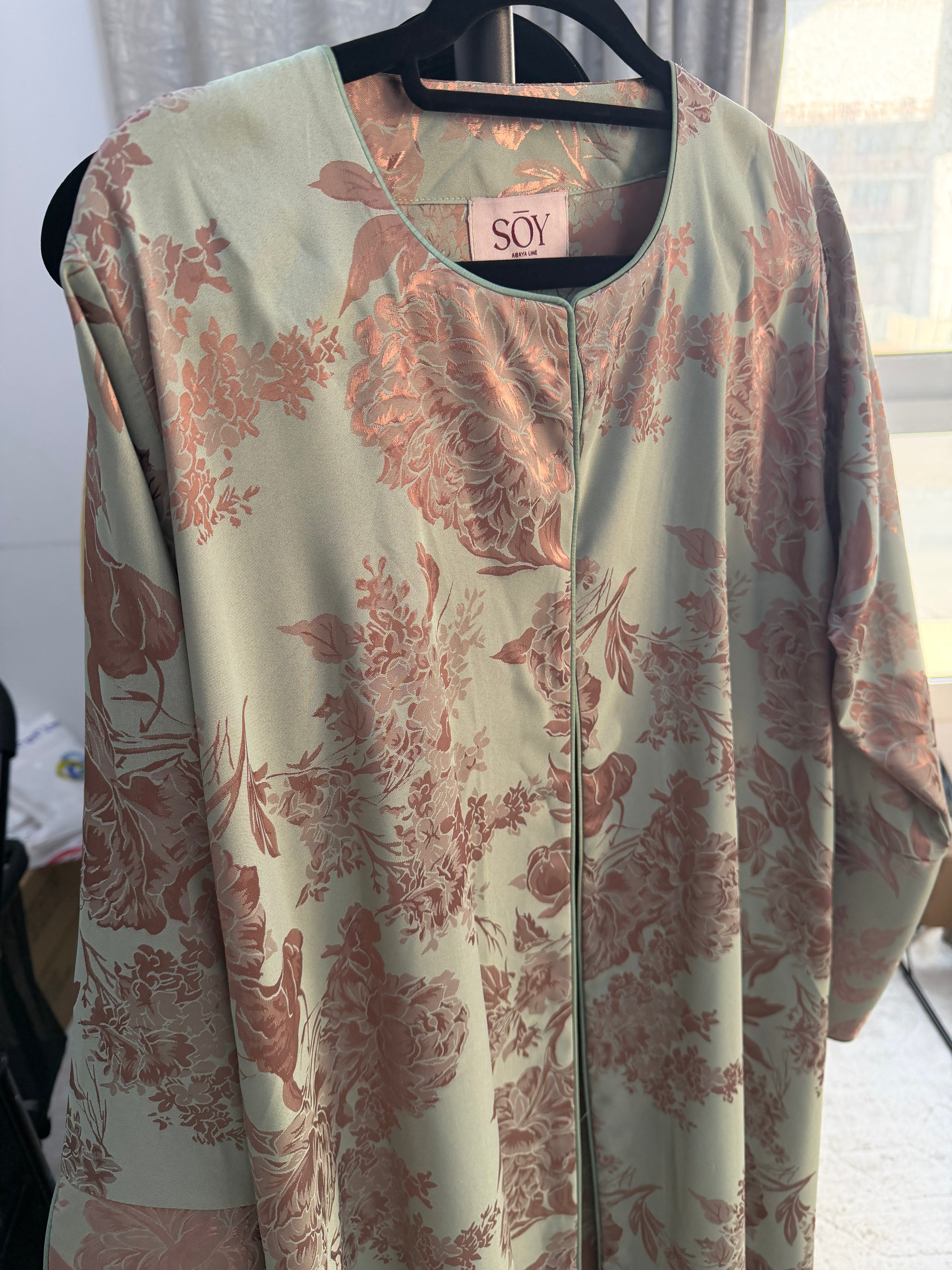 Rose abaya